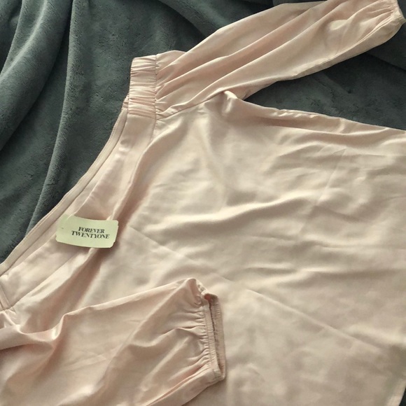 Forever 21 Tops - Forever 21 Shoulder top